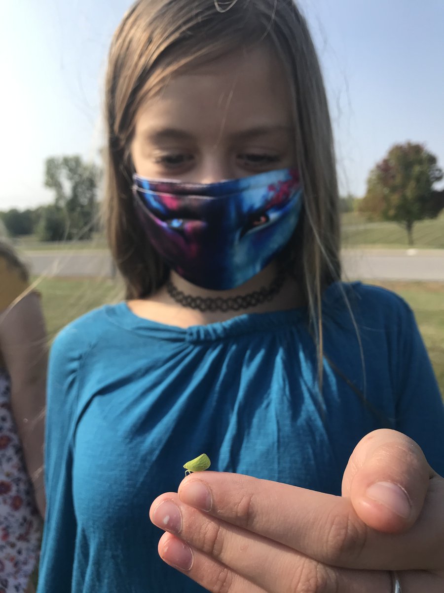 MWCSDmsart's tweet image. Drawing outside on this beautiful day.