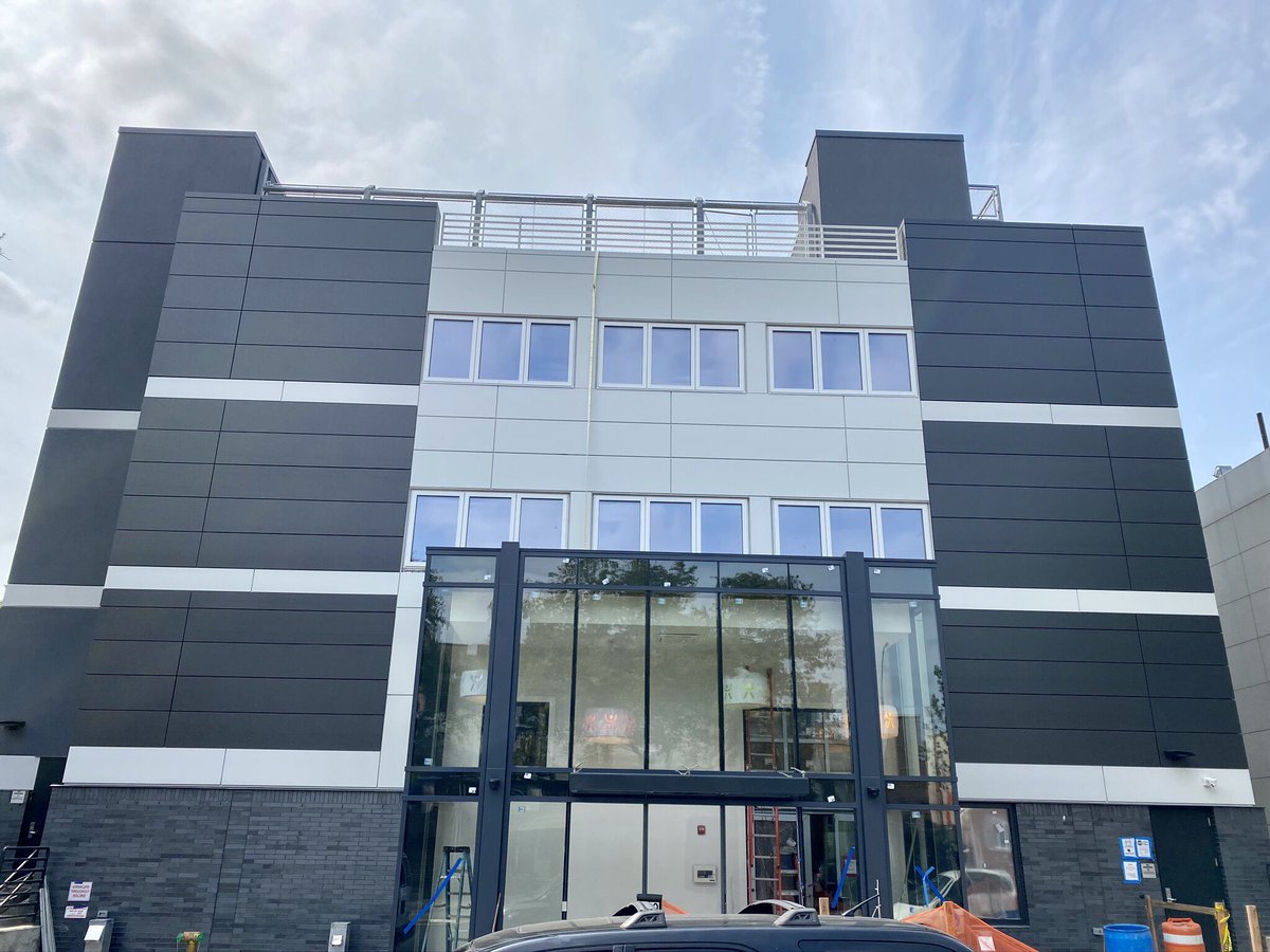 FairfieldMetal's tweet image. We end the week with the completed New Greek School in Brooklyn, NY. #Facade 1,580 square feet of Vitrabond @Fairview_NA looks amazing! The E-CONECT RS-Exposed panels @FairfieldMetal in Faux Zinc Charcoal &amp;amp; Bone White are a good combination. Installer was GGL Enterprises.
