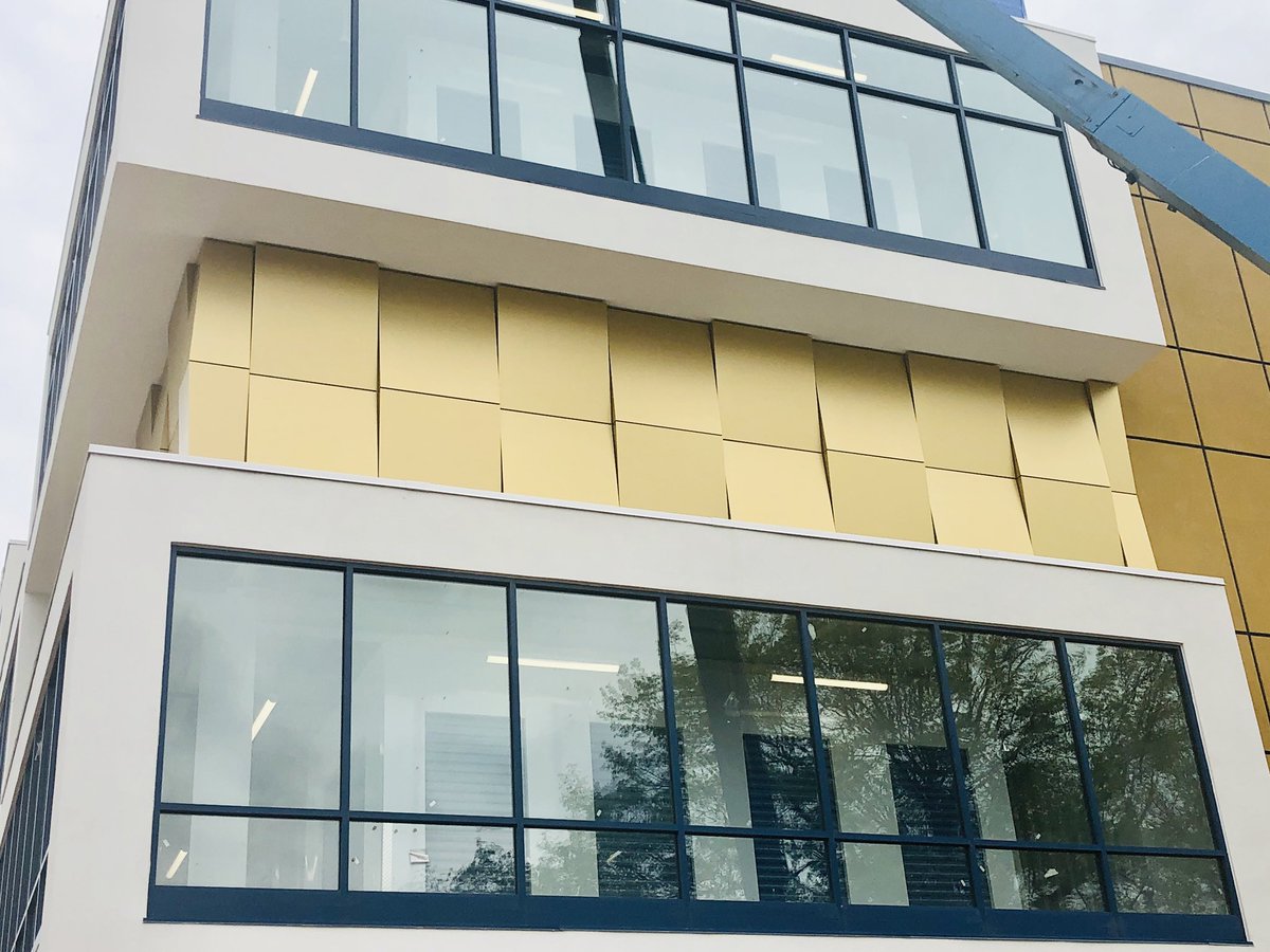 FairfieldMetal's tweet image. The Blue Saphire Self Storage in Rahway, NJ should be completed any day now. It’s 3,900 square feet of the E-CONECT RS-Exposed @FairfieldMetal looks good. Vitrabond is the material used. @Fairview_NA the architect was Buckman Architectual Group @BuckmanArch  @ARCORoof #facade