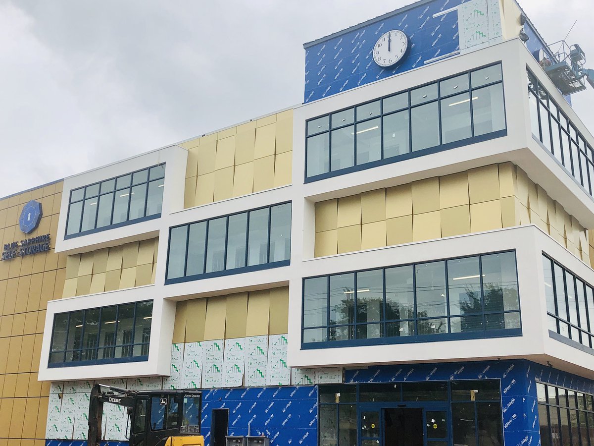 FairfieldMetal's tweet image. The Blue Saphire Self Storage in Rahway, NJ should be completed any day now. It’s 3,900 square feet of the E-CONECT RS-Exposed @FairfieldMetal looks good. Vitrabond is the material used. @Fairview_NA the architect was Buckman Architectual Group @BuckmanArch  @ARCORoof #facade