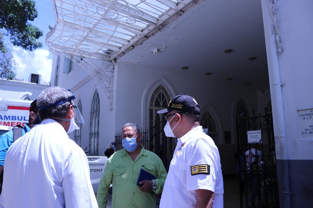 ocrmonagas's tweet photo. Con las políticas de salud ejecutadas por el presidente @nicolasmaduro y cumpliendo instrucciones del G/J @reverolnestor , este viernes el director del Cicpc, comisario general @douglasricovzla realizó la donación de kits de bioseguridad en el Hospital Dr. José María Vargas. https://t.co/RKH1qMHbFT