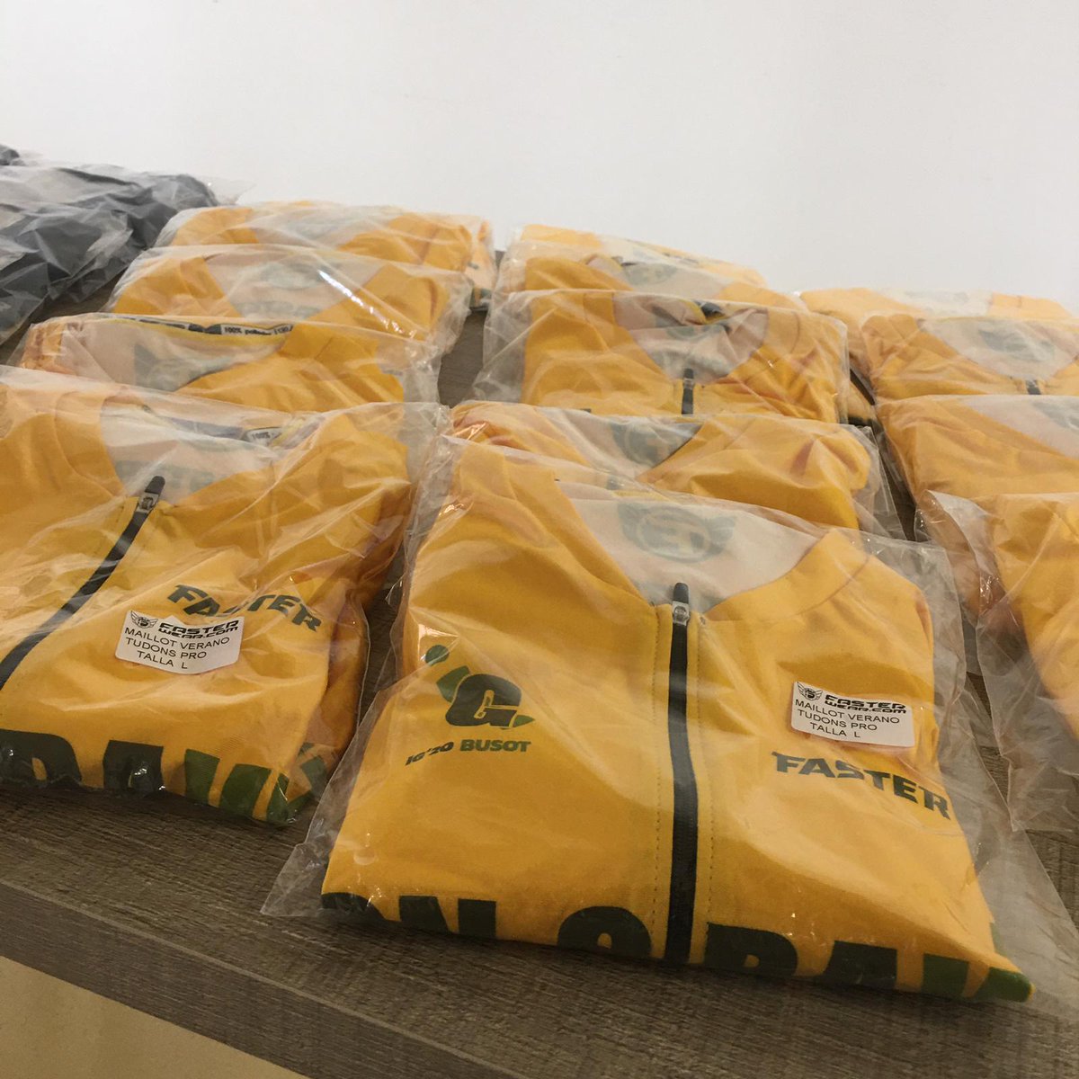 La primera edición del IRON GRAVEL @gravelalicante empieza mañana en Busot.

Varios meses después de lo esperado, pero con las mismas ganas. Añadir que estamos ante el primer evento Gravel en la C. Valenciana.

Agradecer a todos los 120 participantes que han hecho esto posible.