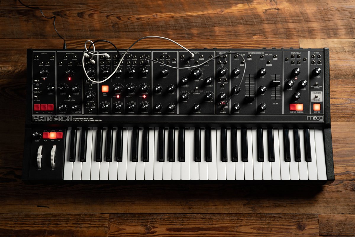cutoffproaudio's tweet photo. Parece que la cosa va de negro, ya que @moogmusicinc acaba de presentar la versión Dark de sus sintetizadores #Grandmother y #Matriarch, inspirada en los sistemas #MoogModular. 🖤🖤
👉 https://t.co/4f5KbHfrQI 👈
#MOOGDarkSeries #Synthporn #analogsynthesizers #moogsynthesizer https://t.co/fbSDWlYb0v