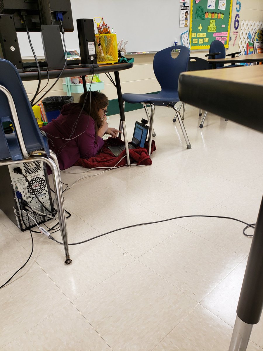 Look at the dedication to keep our students engaged! @PrincipalERD @empowermcpss <a href="/MobilePublicSch/">MobilePublicSchools</a> @Ms_E_ERD