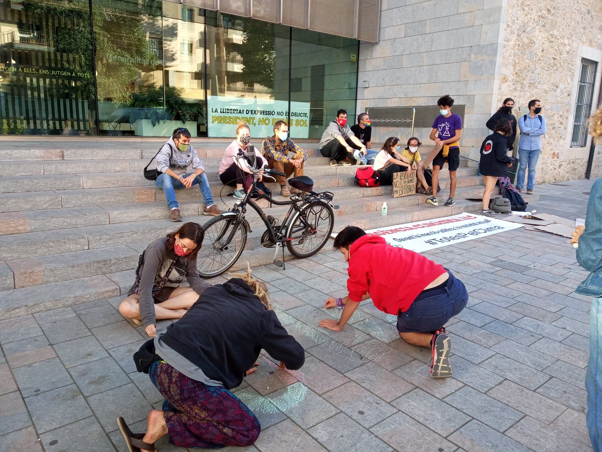 Avui #GLOBALDAYOFACTION tornem als carrers al costat de <a href="/F4FCatalunya/">Fridays For Future Catalunya</a> per alçar altra vegada la veu i exigir acció política per afrontar l'#EmergenciaClimatica

#JustíciaCimàtica
#FridaysForFuture
#volemunfutur
#FightClimateInjustice 
#25SClimaYTrabajo