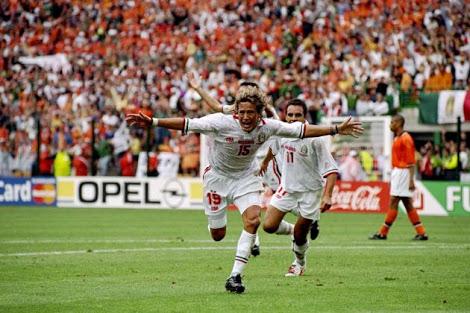 RT als je ook mijn doelpunt tegen Holland in 98 als een gek schreeuwde. 🇲🇽⚽️