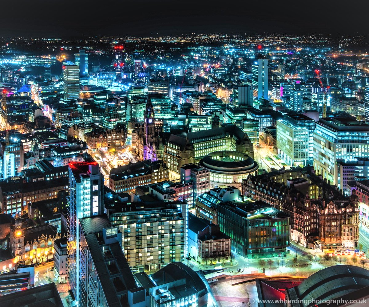 #Manchester skyline shot from the roof of the @HiltonMCR its eerily quiet up there.  Would be amaze balls if you liked &amp; retweeted and you can find image at:   hardingsphotog.photium.com/beetham-tower-…