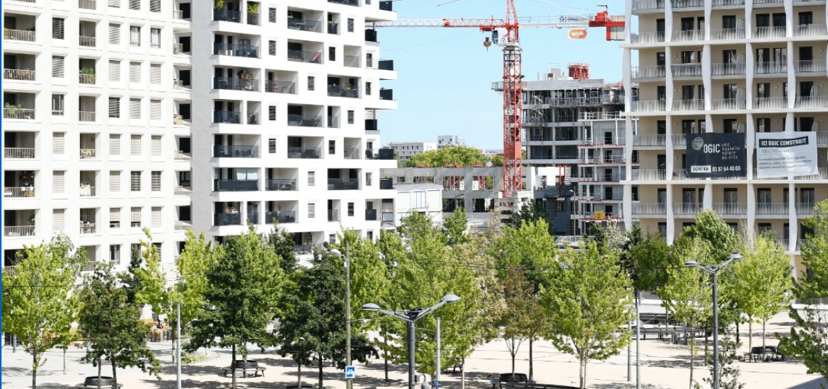 nicolasdenni's tweet photo. La #RE2020 est en cours de finalisation. Pour @Construction21F, elle devra « favoriser un bâti performant utilisant des matériaux peu émetteur de CO2 et le recours aux énergies décarbonées comme l’⚡, le 🍂 et les réseaux de ♨ alimentés par des #EnR » ➡ https://t.co/XgS5Z8K4TW https://t.co/FRr0G26zlj