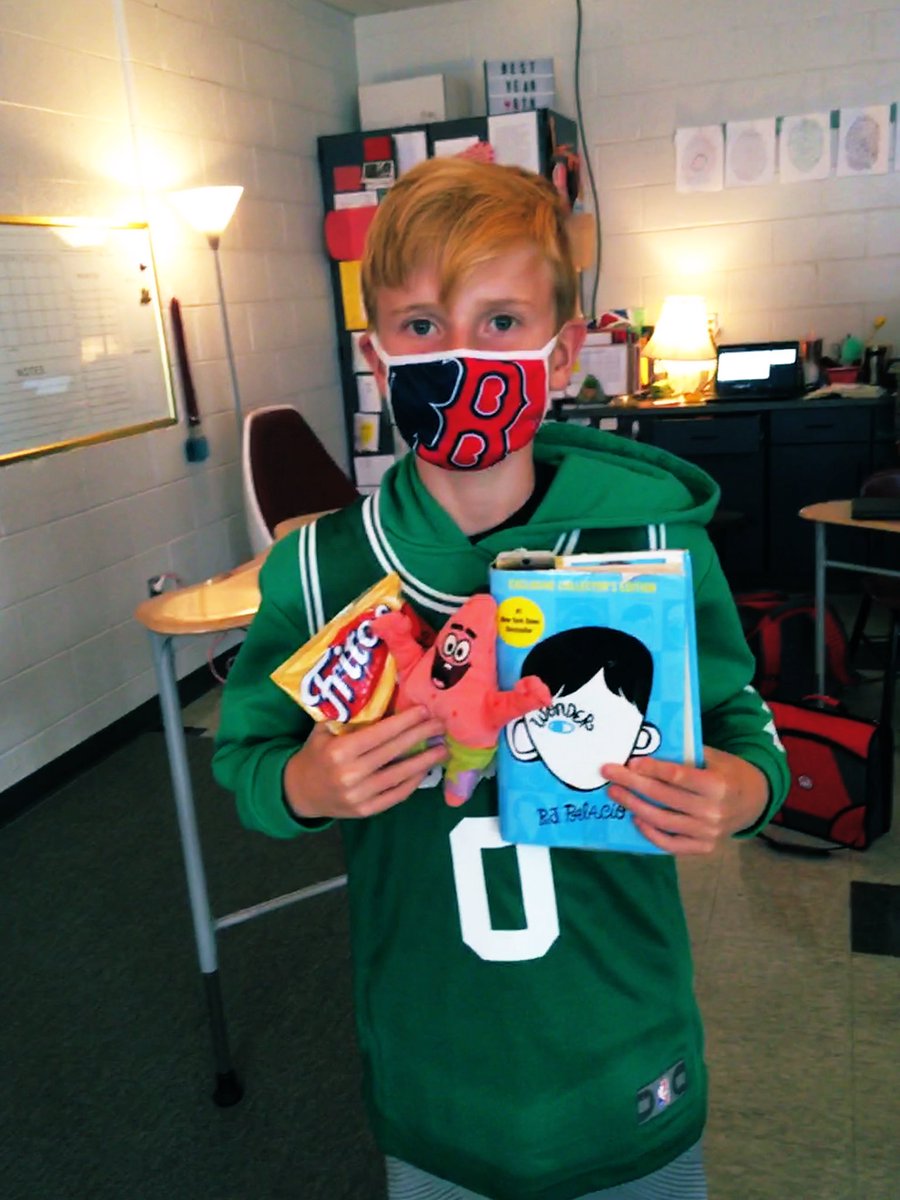 FitzIn6th's tweet image. Snacks and cozy items go great with a little reading time...especially on a Friday! #masdproud of all the 6th graders successfully finishing week 3!