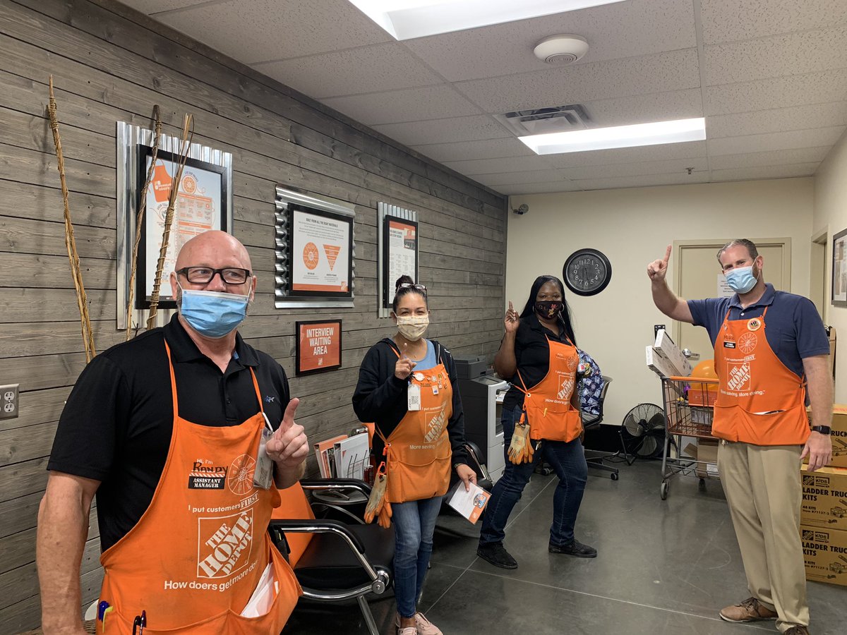 Congratulations to Elise our district CAM winner! So well deserved. Elise has helped over 26K customer this year and maintained a near perfect 98% CF amazing job Elsie! <a href="/VelaSulema/">Sulema Vela</a> <a href="/HDAlexSolis/">Alex Solis</a> @CesarCerda0645