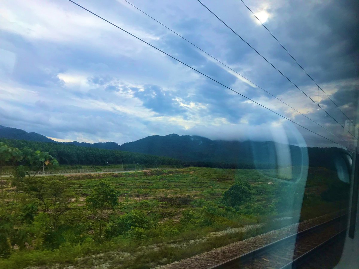 Ni view perjalanan dr Gemas ke KL Sentral. Sebentar ku pulangCari rezeki sebentar untukAku bawa pulangUntuk keluarga ku sayang sanggupBiar ku tak makanJanji terasa senang walaupunBanyak yang kurangAsalku rasa tenang 