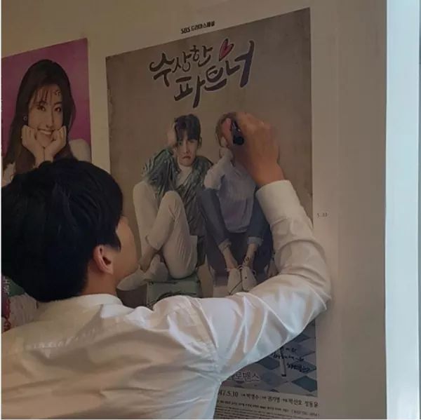 francejcw's tweet photo. [Jichangwook Instagram] "Bonjour ☀️#SuspiciousPartner #NoJiWook #PeuImporte #EunBongHee " (17.05.17) https://t.co/MBiVJpjhfx