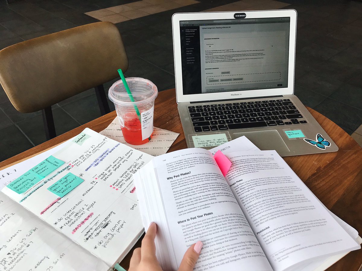 muehl_julia's tweet photo. Little homework sesh @Starbucks !! Where do you study best at?? ☕️ #socialmediastrategy #PRmajor https://t.co/W8TwCgcHpR