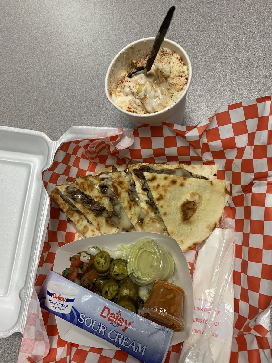 Food Truck Friday! Yummy. 💚 @RPE_Counselors <a href="/HumbleISD_RPE/">River Pines Elementary</a>