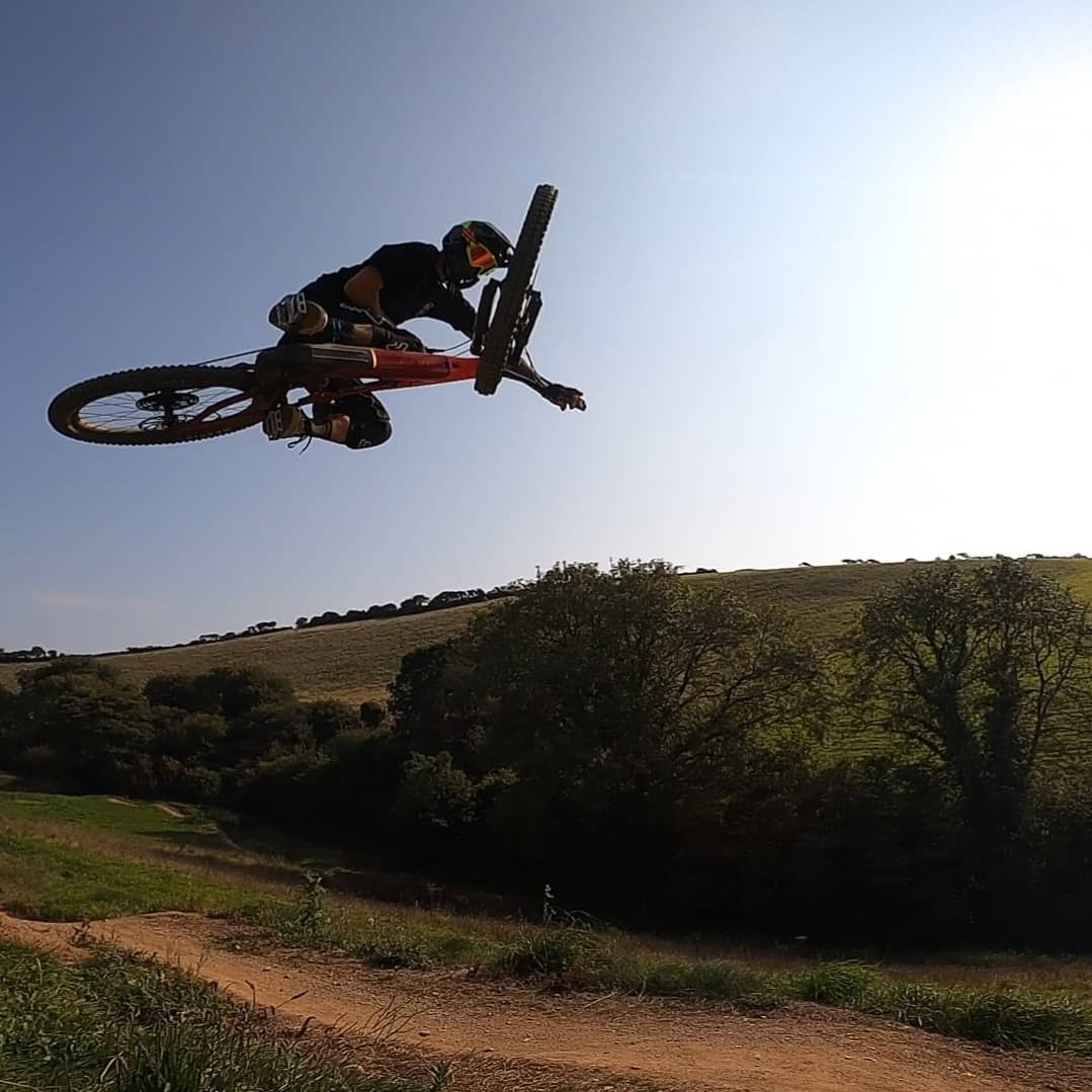 stevegeall's tweet photo. Last weekends trip to Cornwall was a banger , Woodys bikepark sesh so good there with the crew 🤘
@GiantUK https://t.co/c87QdOfyjG