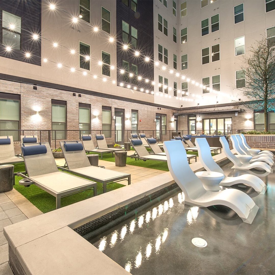 brightlight_dfw's tweet photo. 📍 Oak Lawn, Dallas TX 

•Studios Starting @ $1335
•1 Bedroom Starting @ $1400
•2 Bedroom Starting @ $2100

 ~ If you are searching for a Dallas neighborhood that is quiet but still close to the fun, then these apartments are for you! 

https://t.co/WYeZCXIcYh 💡 https://t.co/HYx5qMaHPT