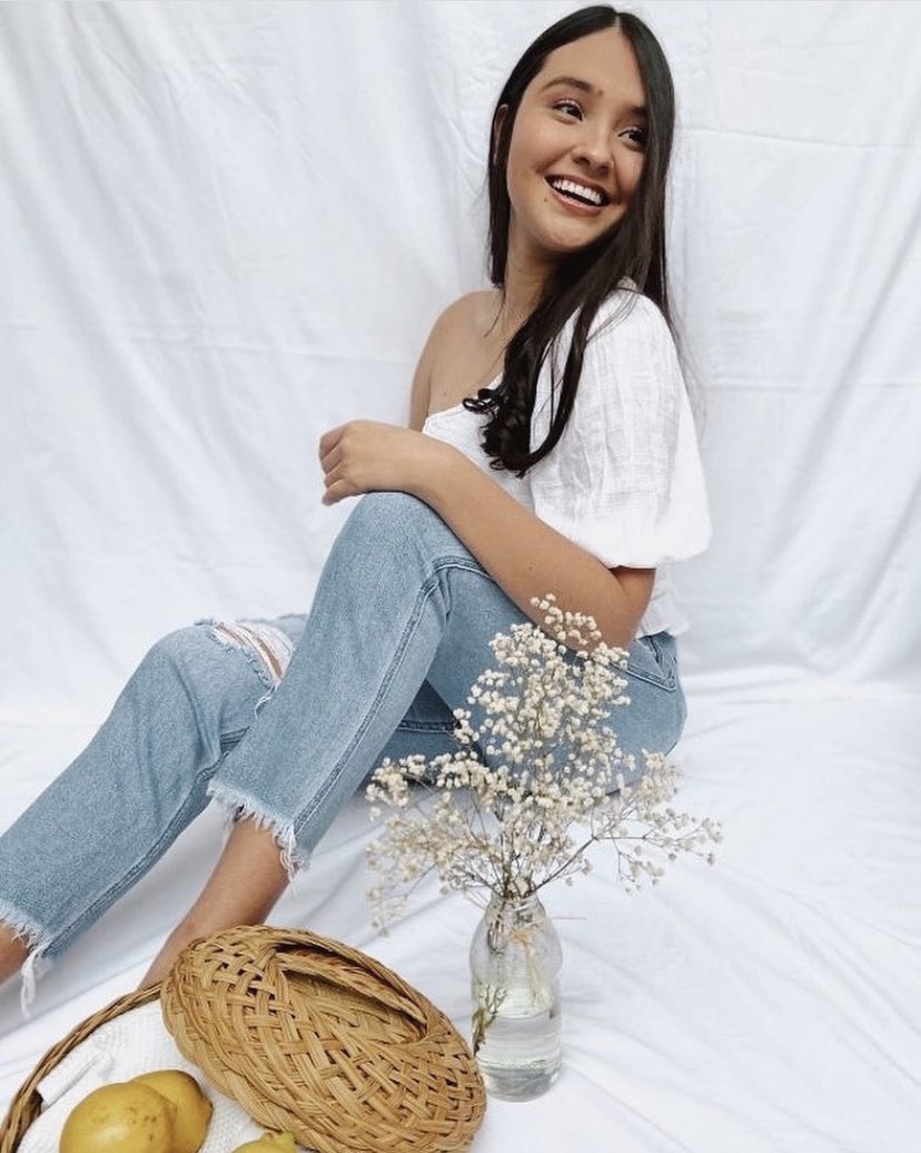 September is LatinX and Hispanic Heritage Month!

Sister Flavia Zarden is from Bolivia, and she is so proud of her heritage. 

We celebrate with Flavia this month and always! 🇧🇴💚

#kdbcia #ifnotforkd #hispanicheritagemonth