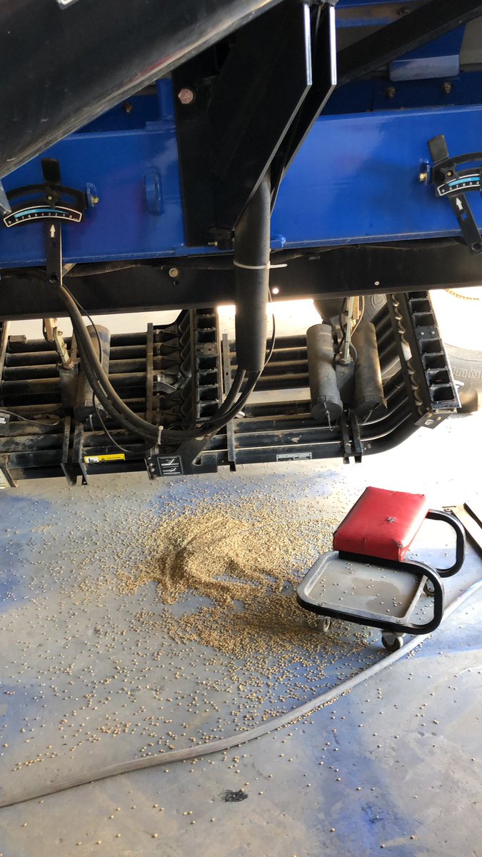 darynew78's tweet image. And then the customer wonders why everything on the aircart is seized and rusted. #cleanitout #rustfactor