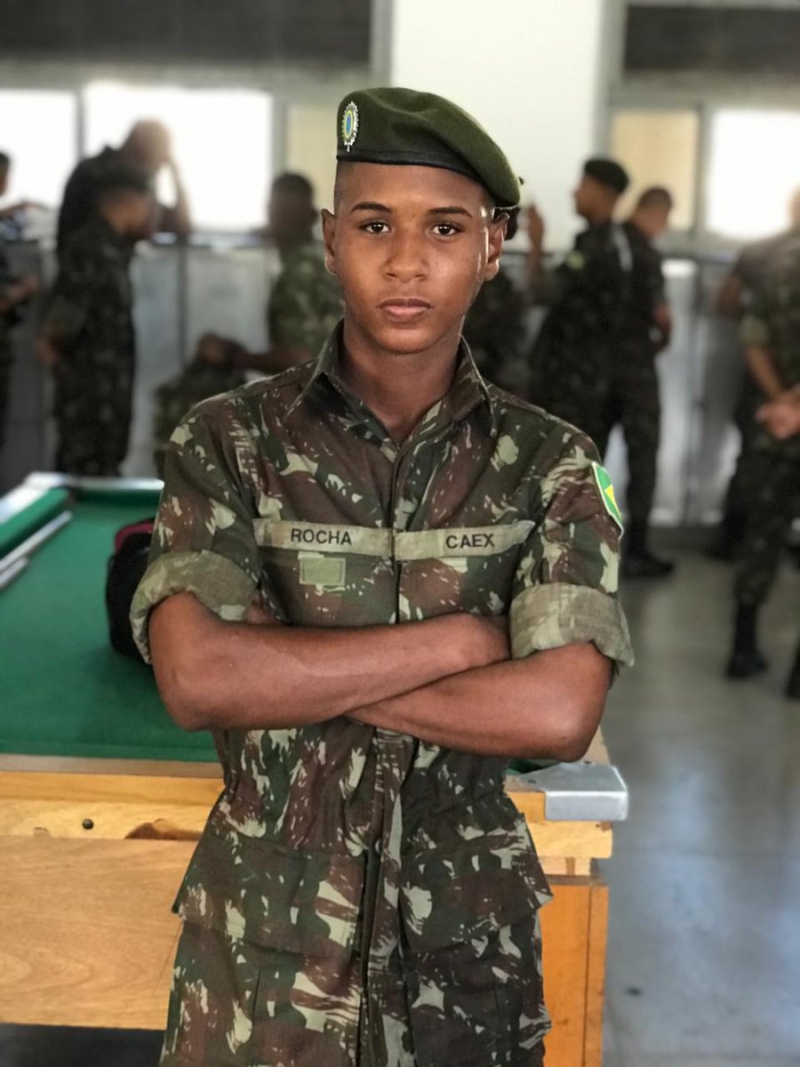 Olha mamãe hoje eu estou aqui , eu disse que a senhora ia se orgulhar de mim ..🇧🇷
