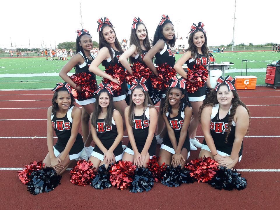 Happy game day bengals !! here’s our JV squads who cheered on our jv and freshman bengals football last night 🤩#bengalexcellence