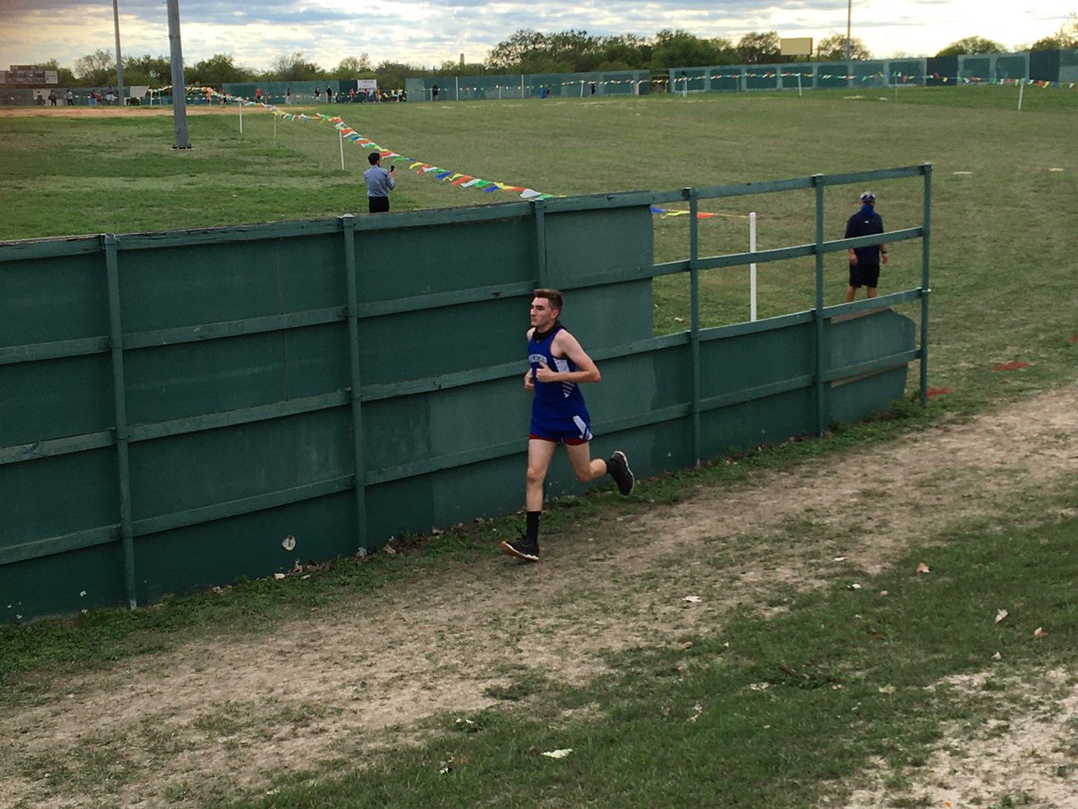 macarthurxc's tweet image. Race day was awesome! Sending a big congrats to four Brahmas who placed in the top 10 in our JV season opener: Edward Bryant, William Allen, Samantha Osorio, &amp;amp; Yovanna Corona. @brahma_booster @BrahmaNation @RealBrahmaPride #weareMAC #FinishOnE