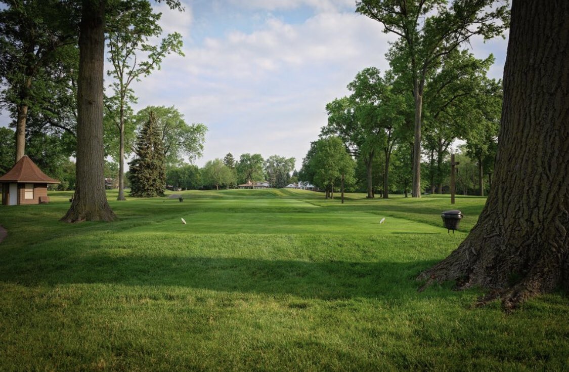 DGCGolfClub's tweet photo. Summer might be over but that doesn't mean we can't get in a few more rounds.
#DGC #DGCGolf #DetroitGolfClub #HelloFall #NorthCourse #ThreeNorth https://t.co/Vb9E12f9Js