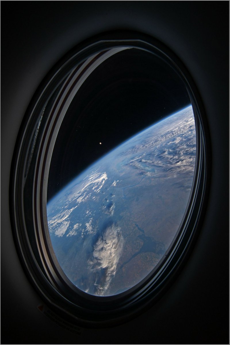 Views from @SpaceX's Dragon capsule during free flight.