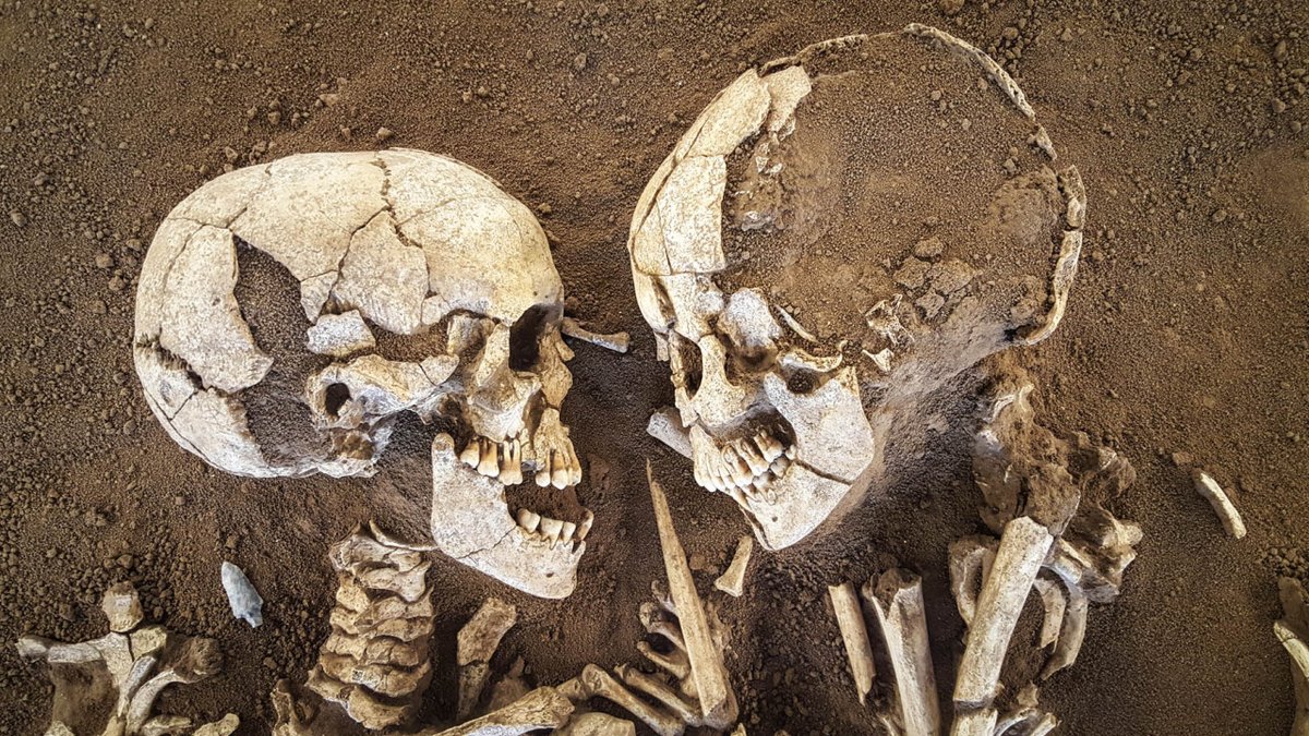 caine00_'s tweet photo. The Lovers of Valdaro, discovered by archaeologists at a tomb in San Giorgio near Mantua, Italy. The couple have been holding one another for 6,000 years. https://t.co/gZpG0N9q1x