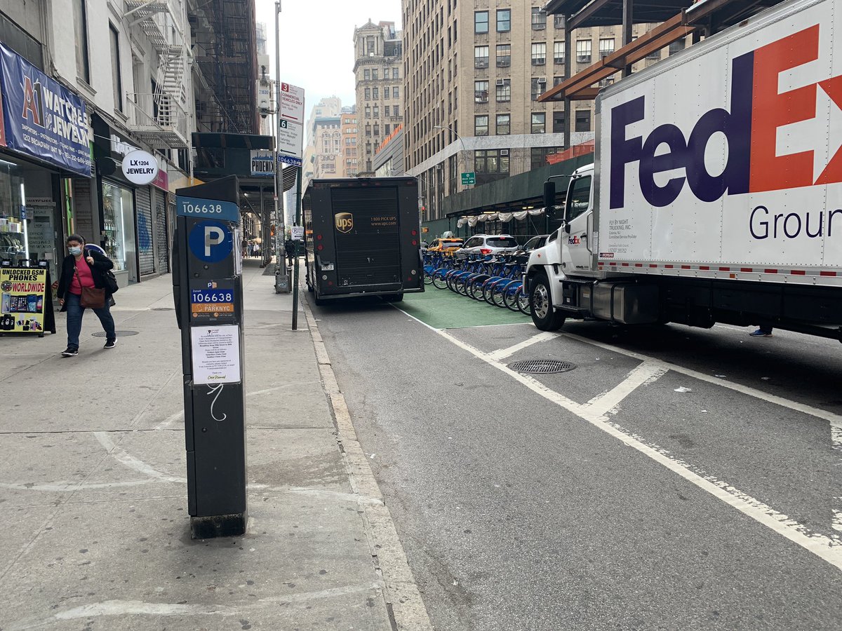 Today’s cycling sights... a threadHere’s a  @UPS truck in its natural environment: blocking a bike lane while also boxing in a  @CitiBikeNYC dock making it suck for both cyclists and citibike users who need the dock. Win win.