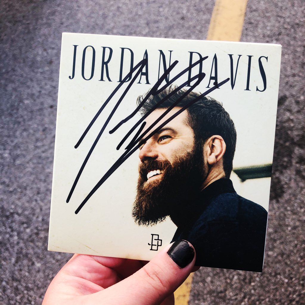 HEY! 

Grabbed this from the merch store and I wanna give it away! 

For a chance to win, retweet this tweet and follow me! If you’re account is private, I won’t see your retweet so drop a comment in the thread. 

I’ll announce the winner Sunday!