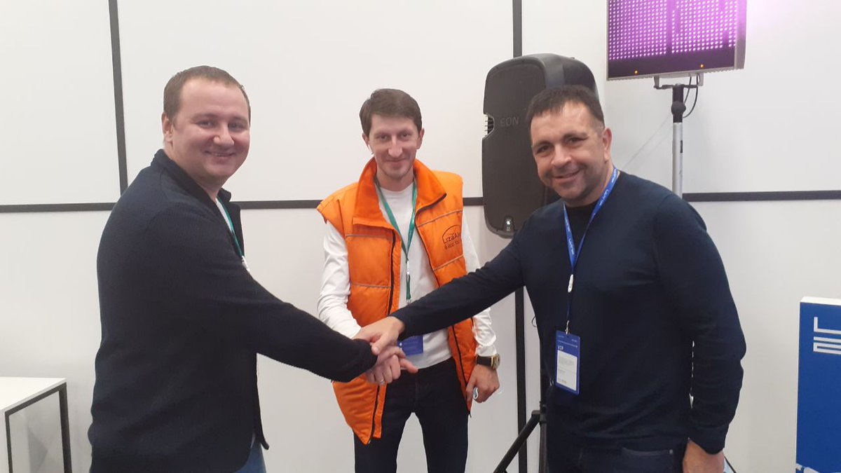 denzhonkov's tweet photo. Сегодня пожал руку лично. Джордж Хелд, вице-президент по развитию цифрового бизнеса Билайн. Уникальный человек, оказывающий колоссальную цифровую поддержку #ЛизаАлерт https://t.co/96eI1YosB2