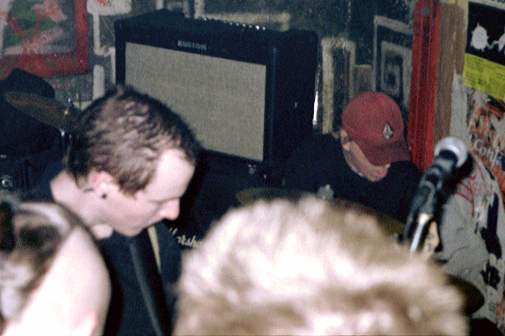 NederThrashPunk's tweet photo. #DutchThrashOnTheRise

#SkullsAndFlames #SAF @ #DeKortsluiting #squat, #Utrecht 2004

https://t.co/0WXvhpJG2l

#hardcore #punk #crossover #nederpunk #dutchpunk #krakengaatdoor https://t.co/vFDXWz3ERq