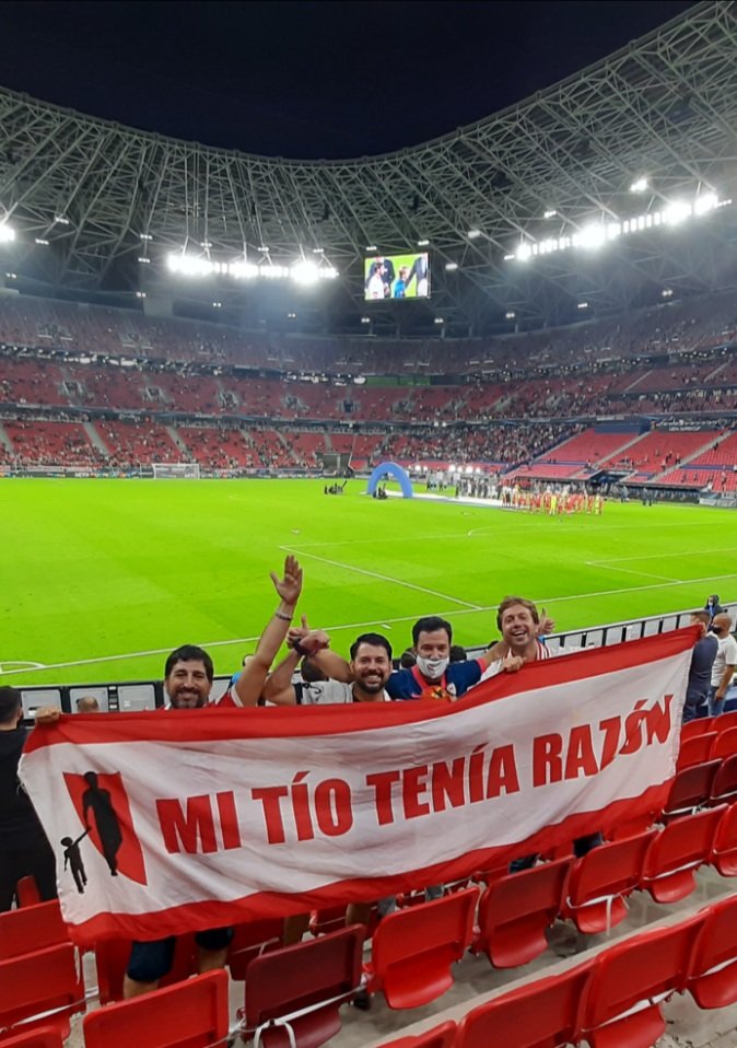 PSMitioteniarzn's tweet photo. Desplazamiento TOP de los nuestros. Faltó nada más lo que todos sabemos. Orgullo de equipo, orgullo del #Sevillismo y orgullo de Peña. ¡SOMOS EL PUTO SEVILLA FÚTBOL CLUB! https://t.co/zmPLFrbrrD