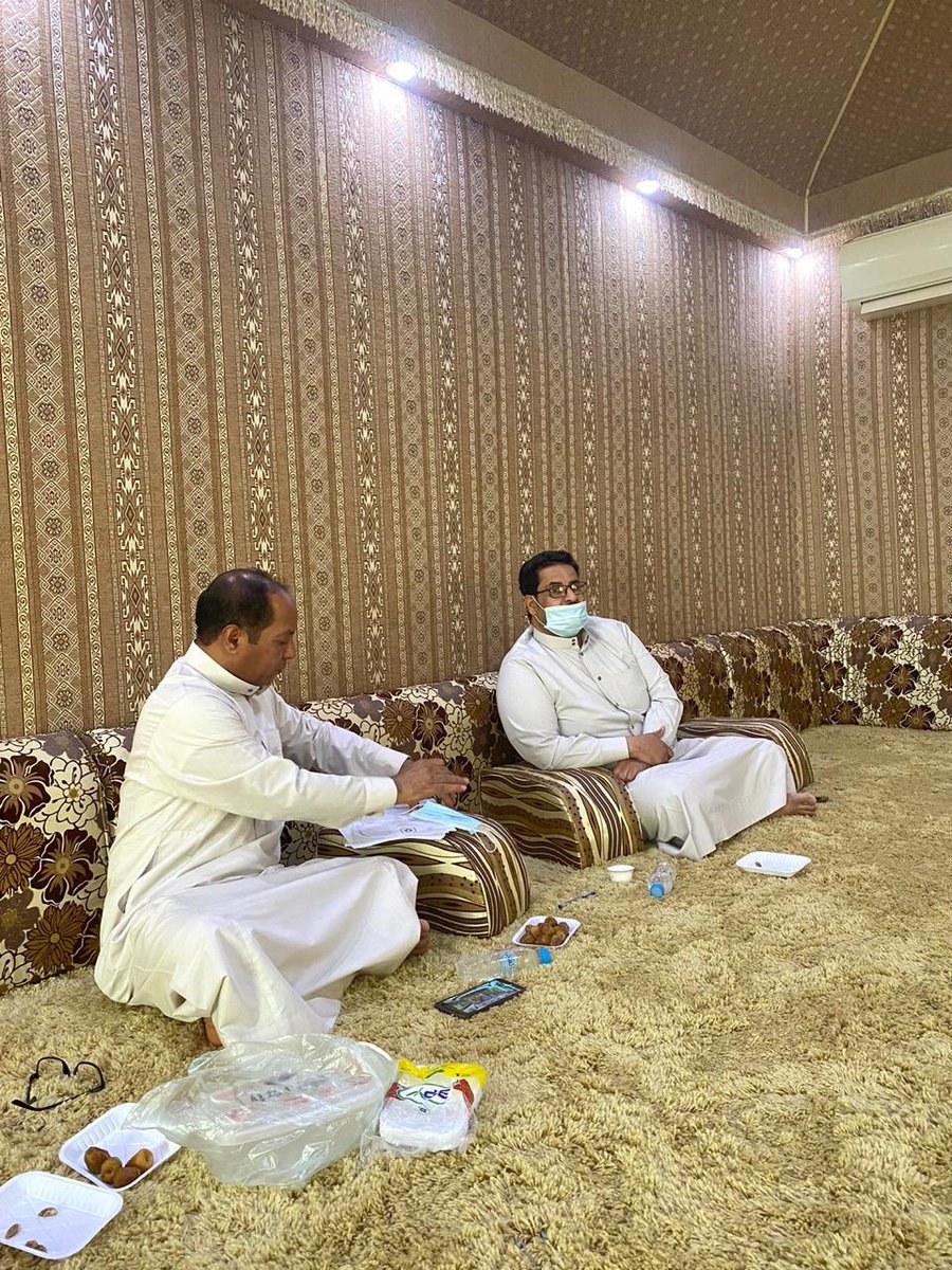 lejnatmo's tweet photo. عقدت لجنة التنمية الاجتماعية الا��لية بالمقيطع اجتماعها الاعتيادي هذا اليوم الجمعة الموافق ١٤٤١/٢/٨ هـ وذلك بحضور رئيس اللجنة الدكتور
 / عواض عطية الله البشري 

وأعضاء اللجنة 
وقد ناقش الاعضاء عدد من المواضيع المهمة للجنة وسط الاحترازات الصحية 
@aborehaf2 https://t.co/1D4Avy7M4s