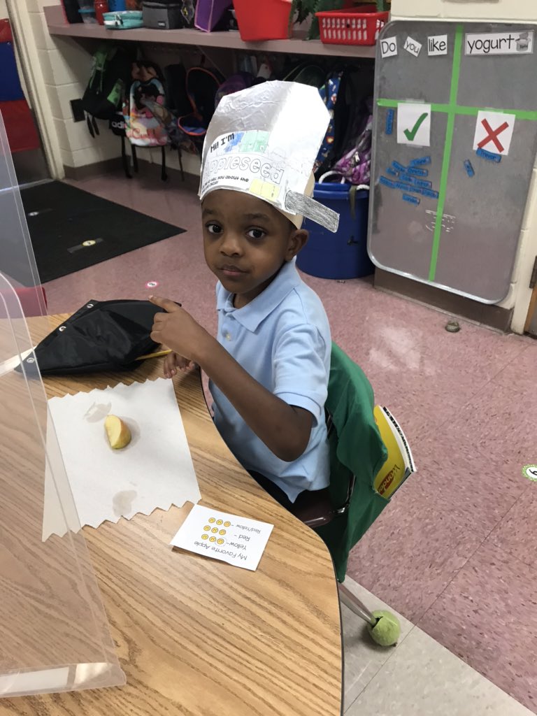 sasampso's tweet image. #JohnnyAppleseed! @Pathways_Elem Apple taste testing at its finest! @ElemSci 5 senses at its best!!