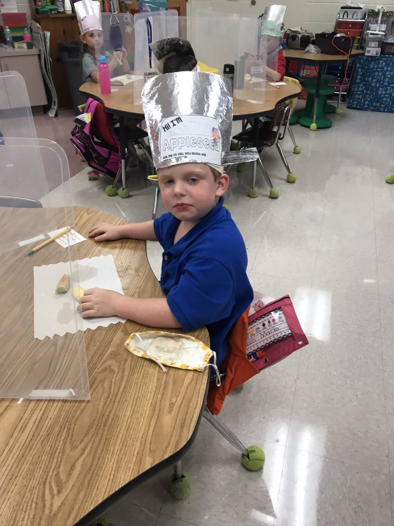 sasampso's tweet image. #JohnnyAppleseed! @Pathways_Elem Apple taste testing at its finest! @ElemSci 5 senses at its best!!