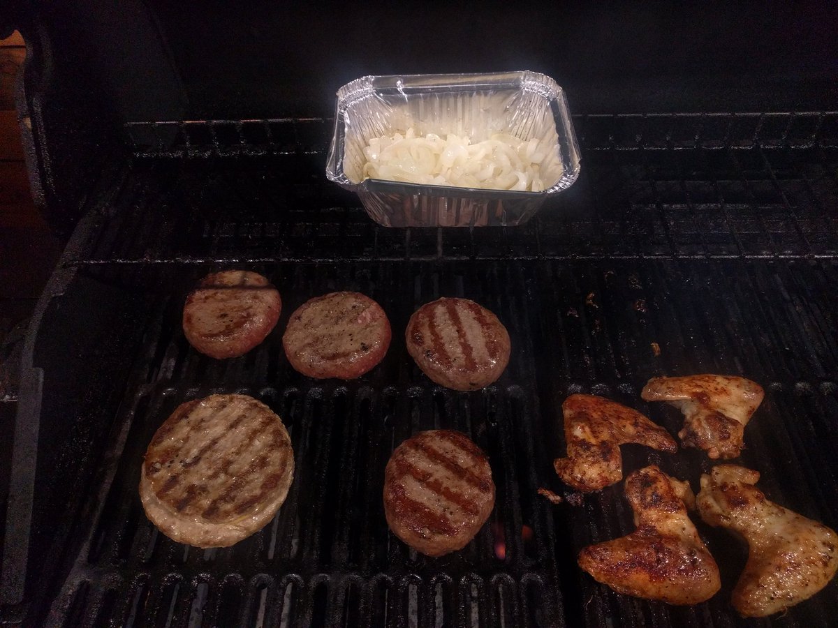 bigchillimatt's tweet photo. Just a few burgers and wings tonight tuned into @Absolute80s and @thesturge .... #niceandsimple https://t.co/2gwaH8dzaQ