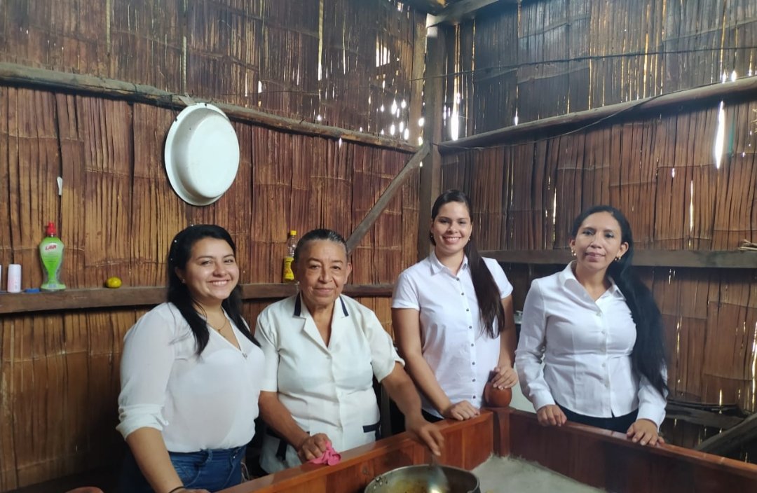 manabi_union's tweet photo. Visita a la Parroquia San Plácido sitio La Victoria.Agradecemos a la familia Cedeño Vélez por la hospitalidad y permitirnos degustar de su exquisita gastronomía.Estamos convencidos de que #UnidosLogramosGrandesObjetivos. #UniónEcuatoriana #Listas19
#UnidosSolosMás #Manabí https://t.co/GeAcOB7hCA