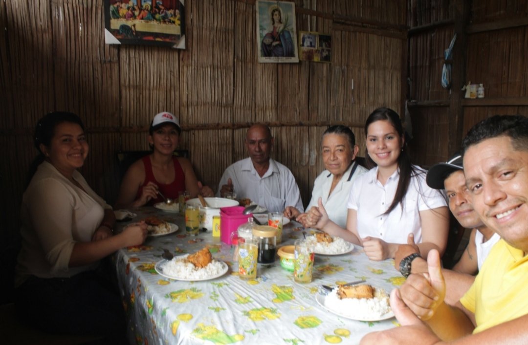 manabi_union's tweet photo. Visita a la Parroquia San Plácido sitio La Victoria.Agradecemos a la familia Cedeño Vélez por la hospitalidad y permitirnos degustar de su exquisita gastronomía.Estamos convencidos de que #UnidosLogramosGrandesObjetivos. #UniónEcuatoriana #Listas19
#UnidosSolosMás #Manabí https://t.co/GeAcOB7hCA