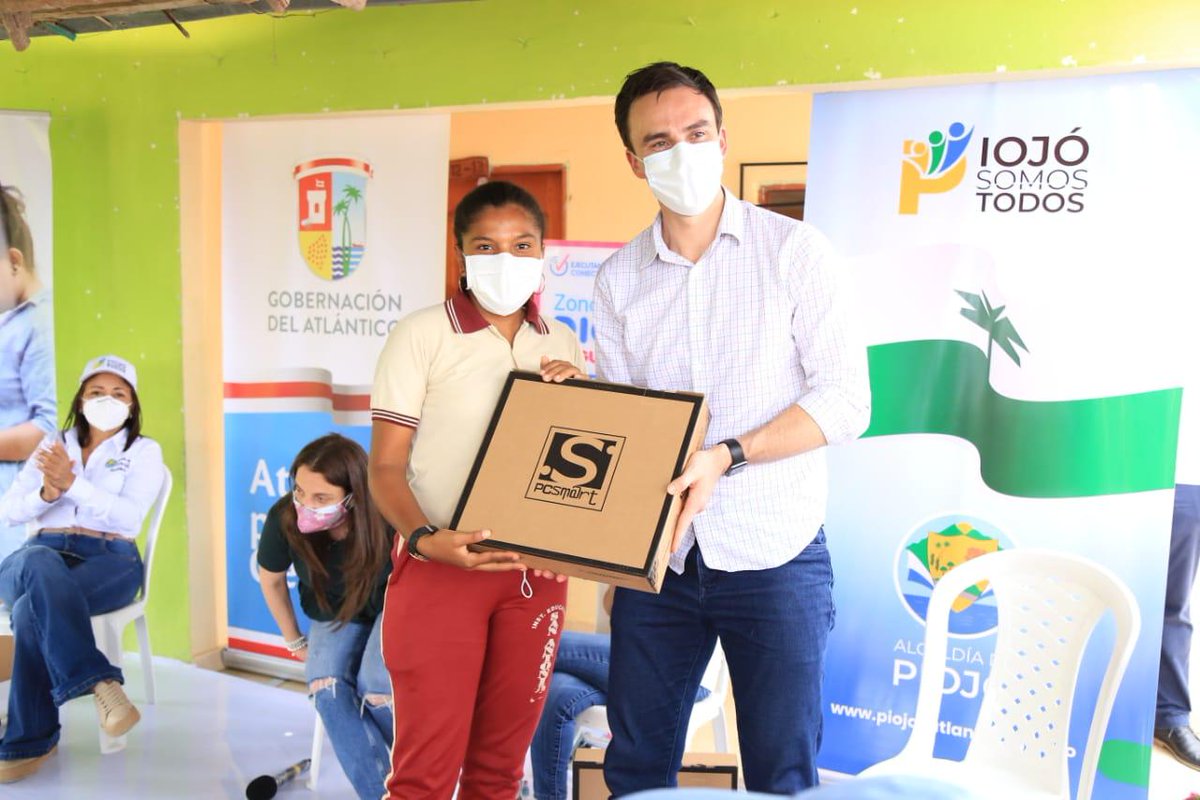 karenabudi's tweet photo. Hoy tengo una maravillosa noticia para los estudiantes de la IE San Antonio de Piojó, sede Aguas Vivas, la entrega de 30 computadores que serán un apoyo para su proceso educativo y una herramienta de acercamiento a las TIC. #AtlánticoConectado https://t.co/4ypT22IhDu