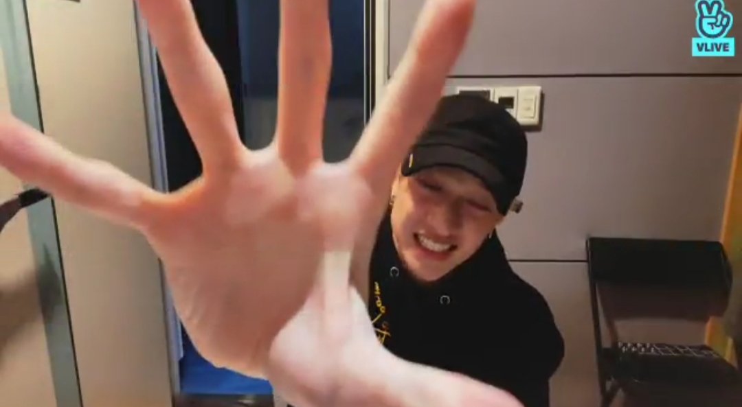 "If comfort were a person it'd be bangchan" ; a lovely thread