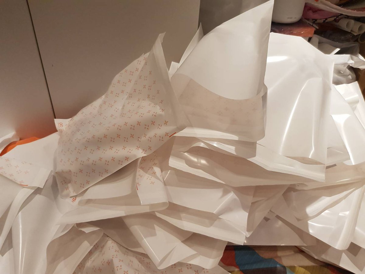 ⚠️

안녕하세요 츄잉뽀메입니다
일단 죄송합니다ㅠㅠ
배송이 좀 지연되어서 예상보다 더 늦게 받았어요ㅠㅠ

지금 이미 포장중이라 오늘부터 선착순으로 발송하겠습니다!
감사합니다. :)