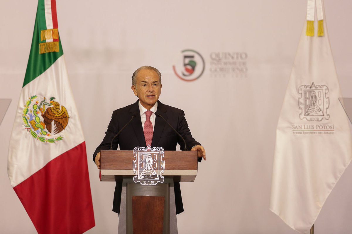 JMCarrerasSLP's tweet photo. Con la presencia de @M_OlgaSCordero titular de @SEGOB_mx y representante personal del Pdte. @lopezobrador_ así como actores sociales y políticos del estado, envié a las y los potosinos un mensaje con motivo de mi #5InformeSLP.
#5AñosCaminandoJuntos https://t.co/bnP2XhWOh0