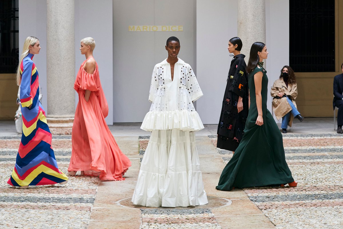 fashionpresstop's tweet photo. Mario Dice Fashion Show SS 2021 
#MarioDice #MFW #SS21 #SpringSummer2021 #Milan #MilanFashionWeek 
https://t.co/oDdLFJUp7Z https://t.co/0bi2Kh9C4k