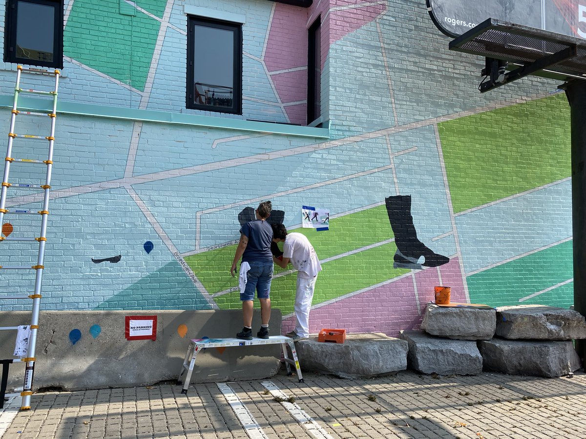 Heading into  @BroadviewDanBIA It is wonderful to see members working to give canvas space to our art community. Speaking with  @EastEndArtsTO’s Executive Director, Shana Hillman there’s still so much more to come.  #EastEndLove  #ShowLoveTO – bei  Green P