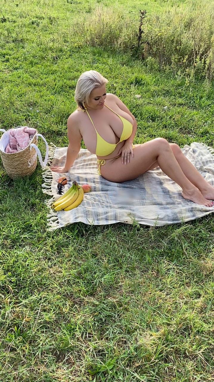 Olyria Roy on Twitter "Happy Friday ️ https //t.co/MzAxlwhyxq" / Twitter