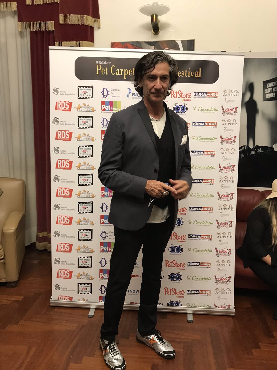Stefano_Pantano's tweet photo. Cinecittà studios #petcarpetfilmfestival #giurato #giuria #love #animali #animals #noabbandono 🐕 🐶 🐈 🐱 https://t.co/p7bSIRe18z