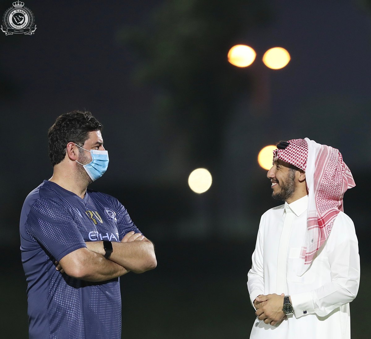 AlNassrFC's tweet photo. شهدت تدريبات الفريق حضور رئيس مجلس إدارة نادي #النصر الدكتور صفوان بن سليمان السويكت وذلك بعد وصوله مقر البعثة وظهور نتيجة المسحة الطبية "سلبية" . 
#معاك_يانصر https://t.co/4dkwSZTzeh