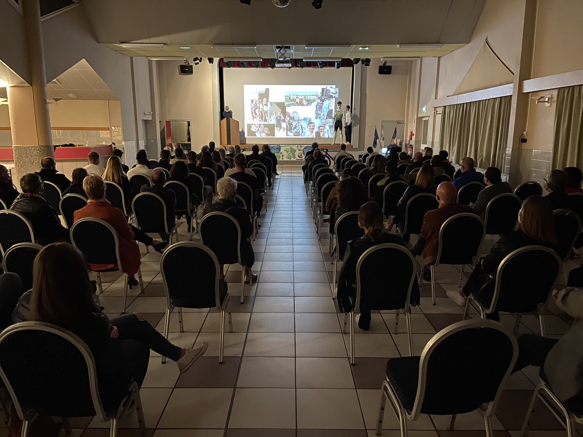 Ce soir avec @diasteresaCCPOH et Ph. KELLNER, maire de Verneuil-en-Halatte, ns remettions à <a href="/roulerpouraider/">Rouler pour aider</a> un chèque de 1 000€ pour ce superbe exploit en faveur des enfants de Necker. Milan, Hugo &amp; Alexandre comme le meilleur de la jeunesse de notre <a href="/PaysOiseHalatte/">CC Pays d'Oise et d'Halatte</a> ! Bravo !
