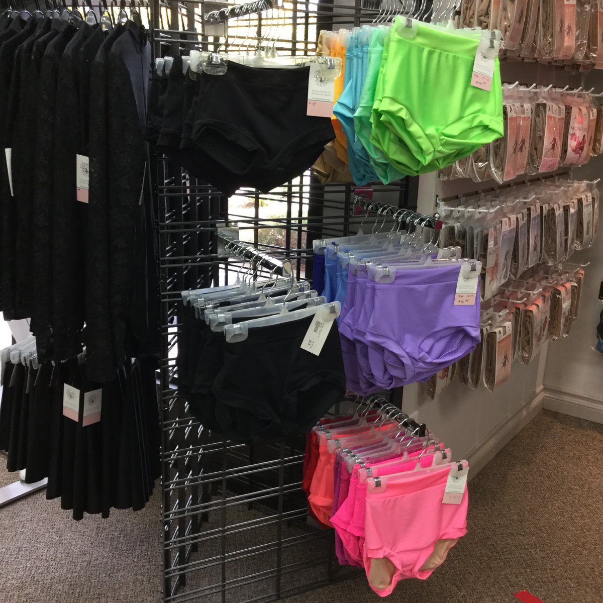 MirenasFashions's tweet photo. Feis bloomers are ready! 🍀🍀🍀
.
#mirenasfashions #feis2020 #oakvillefeis #irishdance #irishdancing #bloomers #colourful #dancethings #mississauga #toronto #oakville #onestepahead https://t.co/yqVVwsnUjZ